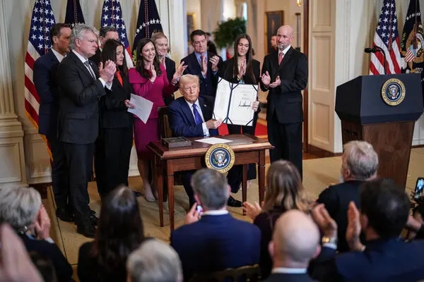 Government contract freeze 2025 affecting vendors and small businesses